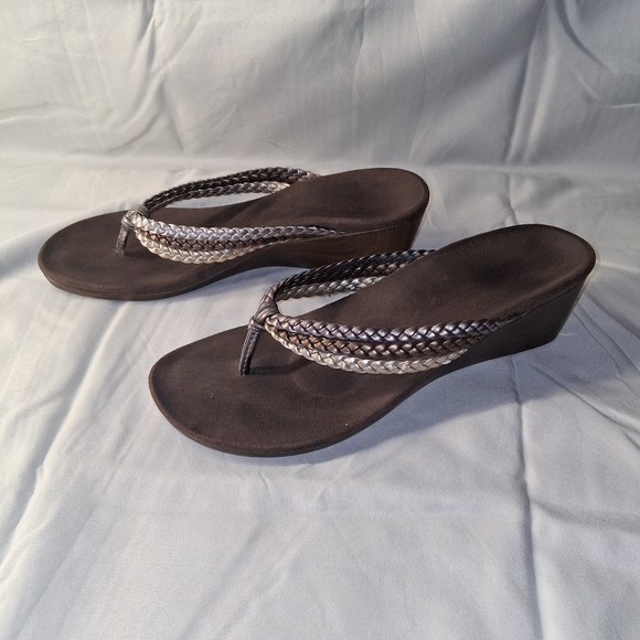 Vionic Shoes - Vionic Women's Braided Thong Sandals in Metallic Silver